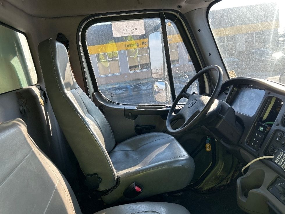 Refrigerated Truck-Light and Medium Duty Trucks-Freightliner-2009-M2-Chicopee-MA-315,788\n\t\tmiles-$ 13,500 - Image 22