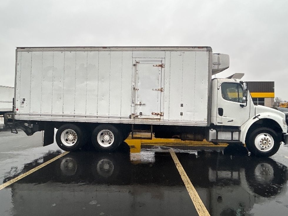 Refrigerated Truck-Light and Medium Duty Trucks-Freightliner-2009-M2-Chicopee-MA-325,008\n\t\tmiles-$ 12,500 - Image 15