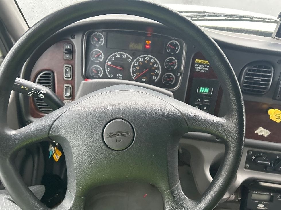 Refrigerated Truck-Light and Medium Duty Trucks-Freightliner-2009-M2-Chicopee-MA-325,008\n\t\tmiles-$ 12,500 - Image 17