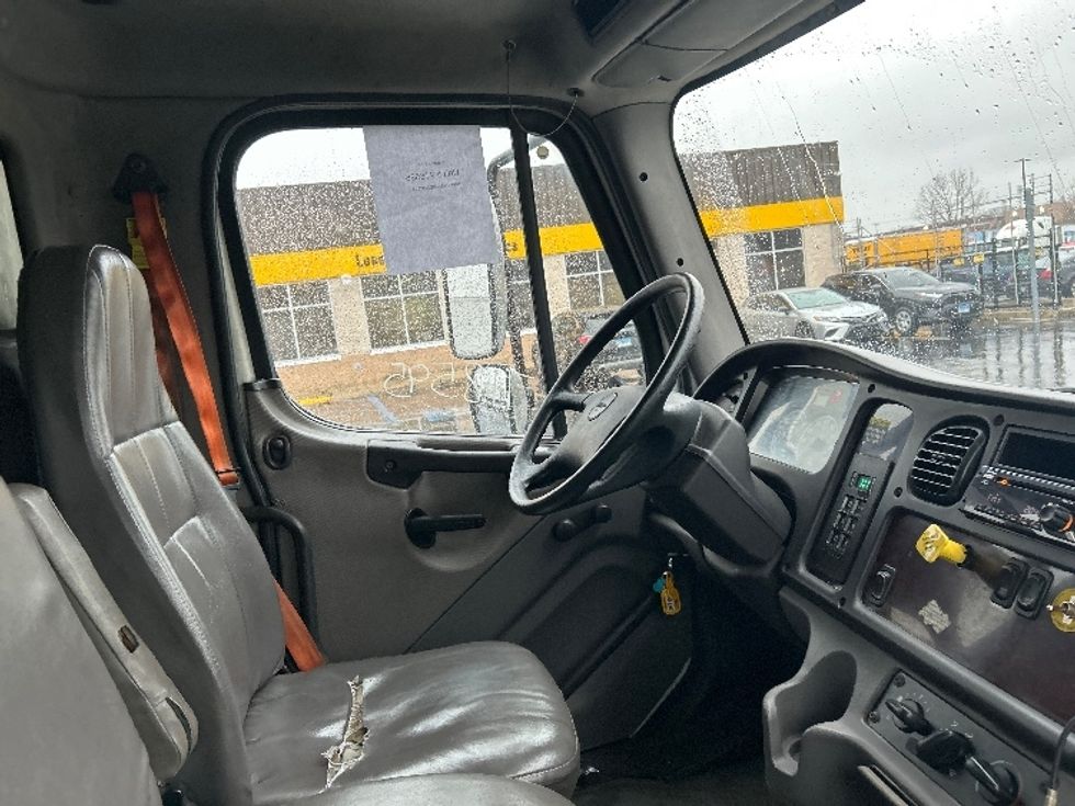 Refrigerated Truck-Light and Medium Duty Trucks-Freightliner-2009-M2-Chicopee-MA-325,008\n\t\tmiles-$ 12,500 - Image 22
