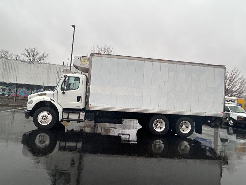 Refrigerated Truck-Light and Medium Duty Trucks-Freightliner-2009-M2-Chicopee-MA-325,008\n\t\tmiles-$ 12,500 - Image 4
