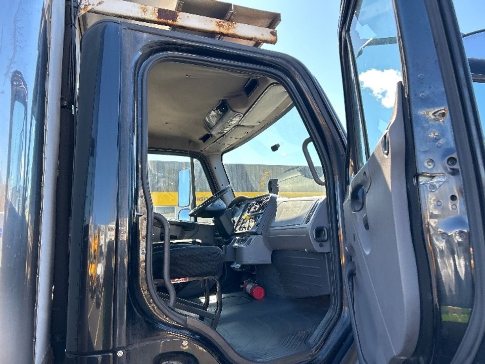 Refrigerated Truck-Light and Medium Duty Trucks-Freightliner-2010-M2-Chicopee-MA-385,807\n\t\tmiles-$ 11,000 - Image 20