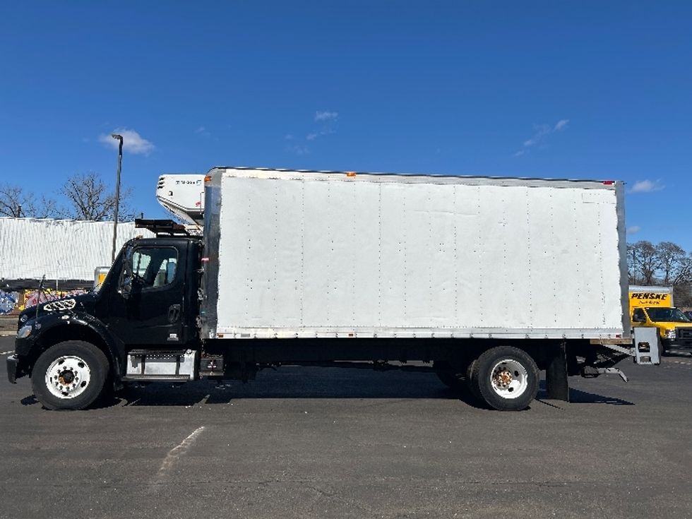 Refrigerated Truck-Light and Medium Duty Trucks-Freightliner-2010-M2-Chicopee-MA-385,807\n\t\tmiles-$ 11,000 - Image 4