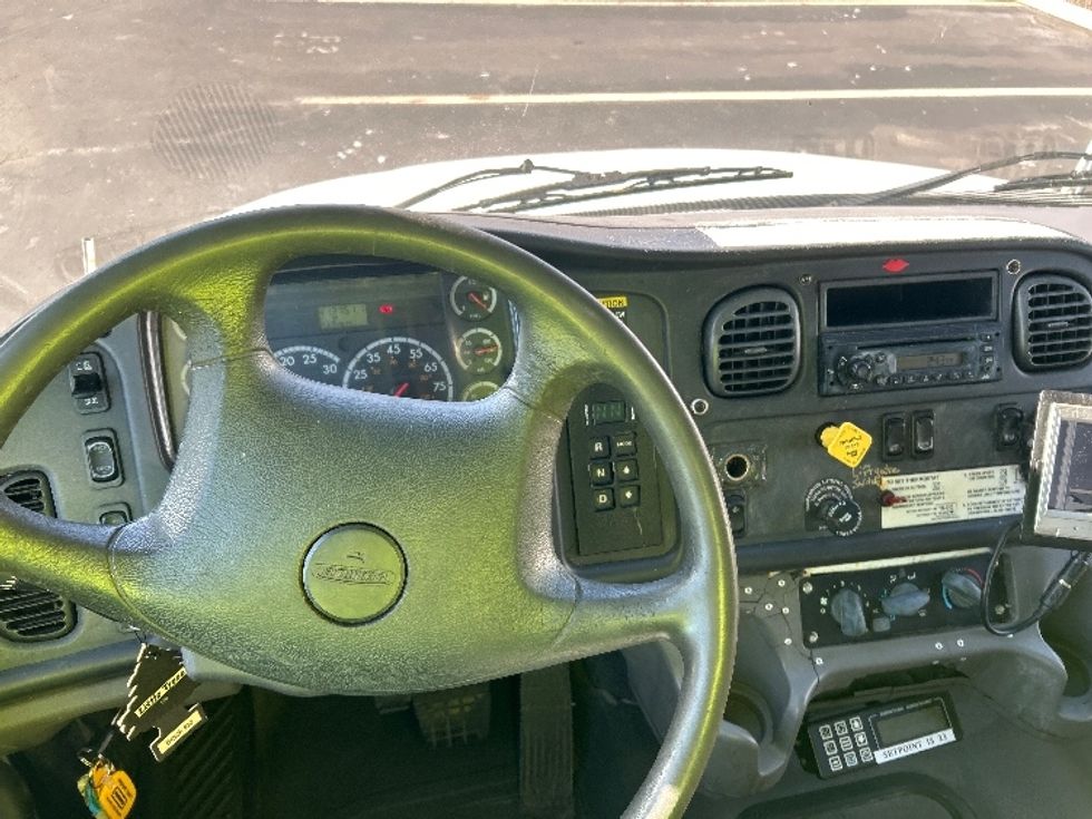 Refrigerated Truck-Light and Medium Duty Trucks-Freightliner-2010-M2-Chicopee-MA-413,750\n\t\tmiles-$ 11,000 - Image 16