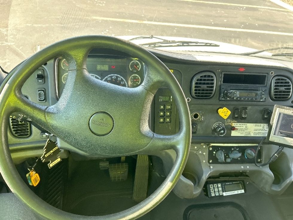 Refrigerated Truck-Light and Medium Duty Trucks-Freightliner-2010-M2-Chicopee-MA-413,750\n\t\tmiles-$ 11,000 - Image 17