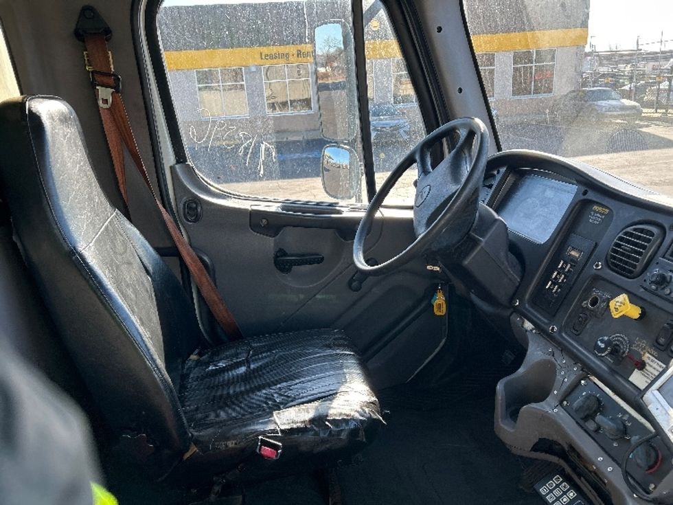 Refrigerated Truck-Light and Medium Duty Trucks-Freightliner-2010-M2-Chicopee-MA-413,750\n\t\tmiles-$ 11,000 - Image 21