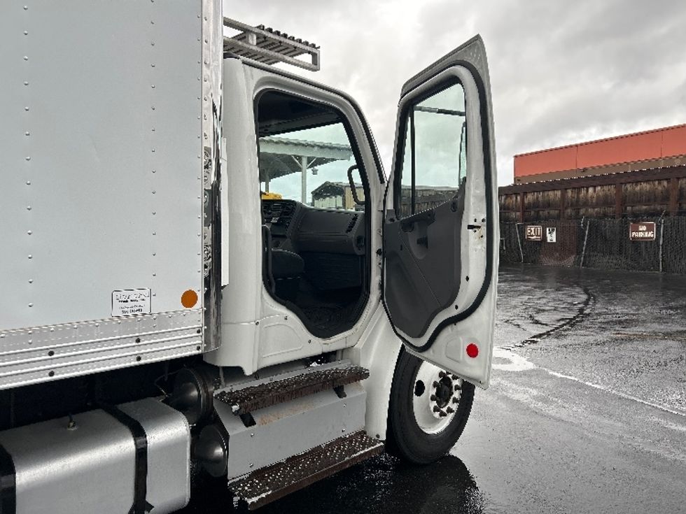 Refrigerated Truck-Light and Medium Duty Trucks-Freightliner-2012-M2-South San Francisco-CA-232,368\n\t\tmiles-$ 17,500 - Image 20