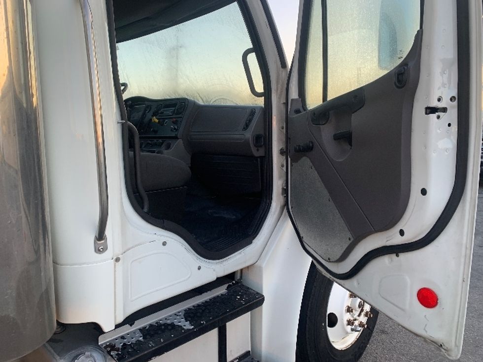 Refrigerated Truck-Light and Medium Duty Trucks-Freightliner-2012-M2-Torrance-CA-582,667\n\t\tmiles-$ 12,000 - Image 20