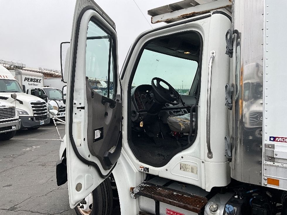 Refrigerated Truck-Light and Medium Duty Trucks-Freightliner-2013-M2-Tacoma-WA-321,193\n\t\tmiles-$ 13,250 - Image 16