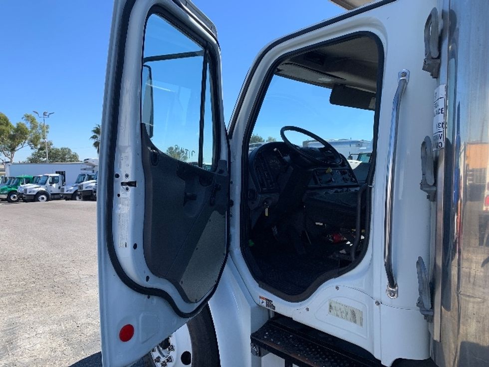 Refrigerated Truck-Light and Medium Duty Trucks-Freightliner-2014-M2-Torrance-CA-335,525\n\t\tmiles-$ 16,000 - Image 16