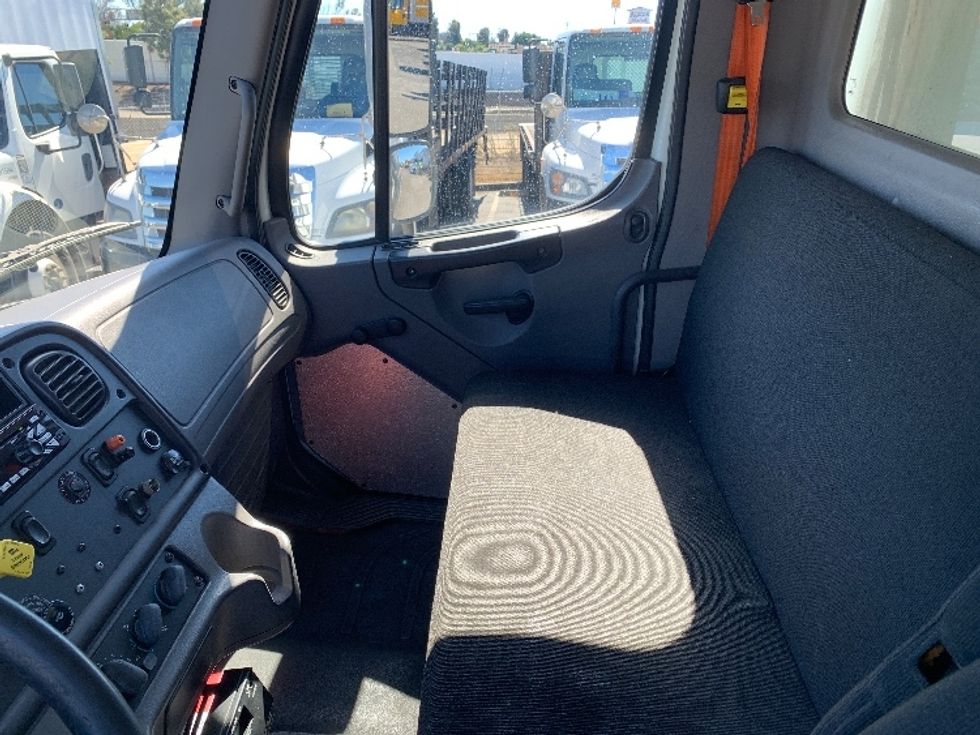 Refrigerated Truck-Light and Medium Duty Trucks-Freightliner-2014-M2-Torrance-CA-335,525\n\t\tmiles-$ 16,000 - Image 19