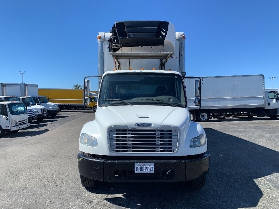 2014 Freightliner M2 106 Medium Duty photo 2