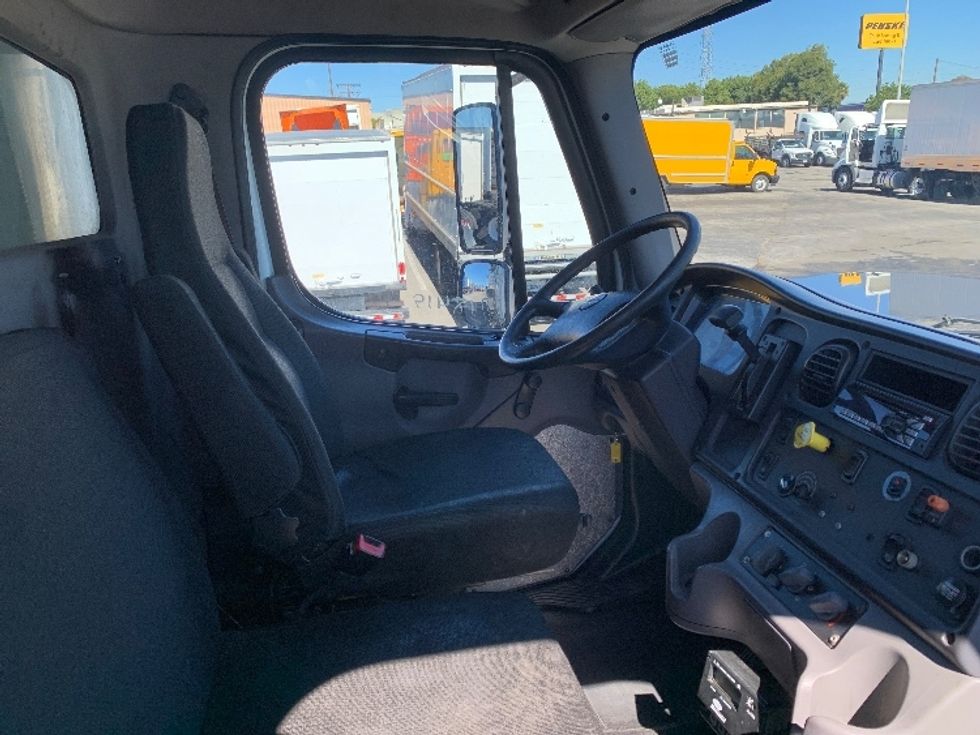 Refrigerated Truck-Light and Medium Duty Trucks-Freightliner-2014-M2-Torrance-CA-335,525\n\t\tmiles-$ 16,000 - Image 22