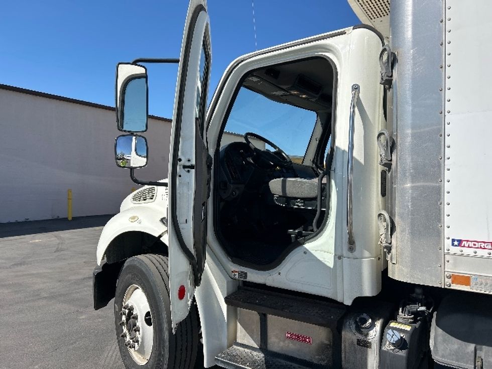 Refrigerated Truck-Light and Medium Duty Trucks-Freightliner-2015-M2-Fresno-CA-304,529\n\t\tmiles-$ 24,500 - Image 16