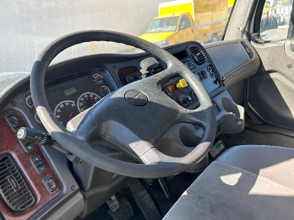 Refrigerated Truck-Light and Medium Duty Trucks-Freightliner-2015-M2-Fresno-CA-304,529\n\t\tmiles-$ 24,500 - Image 17