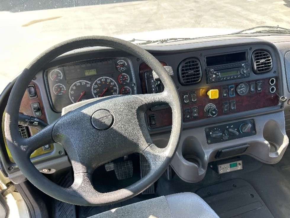 Refrigerated Truck-Light and Medium Duty Trucks-Freightliner-2015-M2-Fresno-CA-304,529\n\t\tmiles-$ 24,500 - Image 18