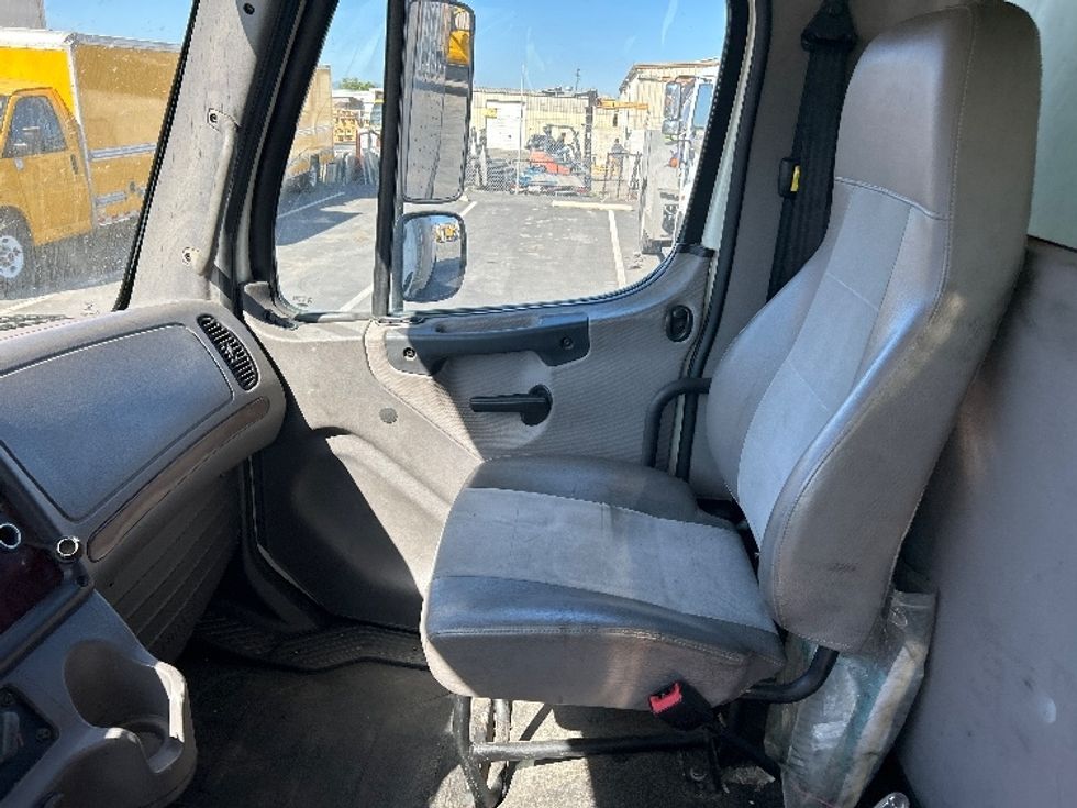 Refrigerated Truck-Light and Medium Duty Trucks-Freightliner-2015-M2-Fresno-CA-304,529\n\t\tmiles-$ 24,500 - Image 19