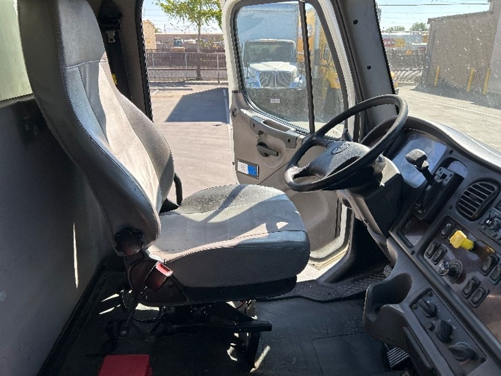 Refrigerated Truck-Light and Medium Duty Trucks-Freightliner-2015-M2-Fresno-CA-304,529\n\t\tmiles-$ 24,500 - Image 22