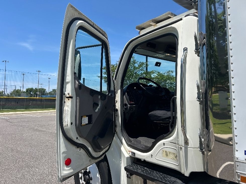 Refrigerated Truck-Light and Medium Duty Trucks-Freightliner-2015-M2-Homewood-AL-68,194\n\t\tmiles-$ 44,750 - Image 15