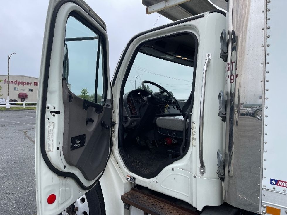 Refrigerated Truck-Light and Medium Duty Trucks-Freightliner-2015-M2-New Bedford-MA-234,165\n\t\tmiles-$ 39,250 - Image 15