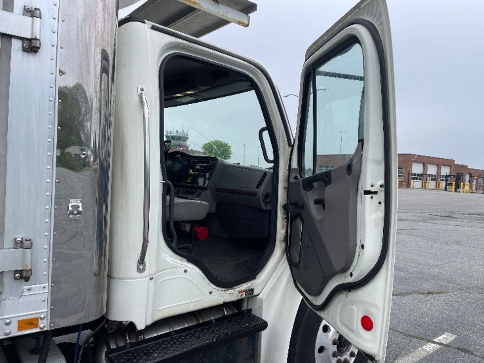 Refrigerated Truck-Light and Medium Duty Trucks-Freightliner-2015-M2-New Bedford-MA-234,165\n\t\tmiles-$ 39,250 - Image 19