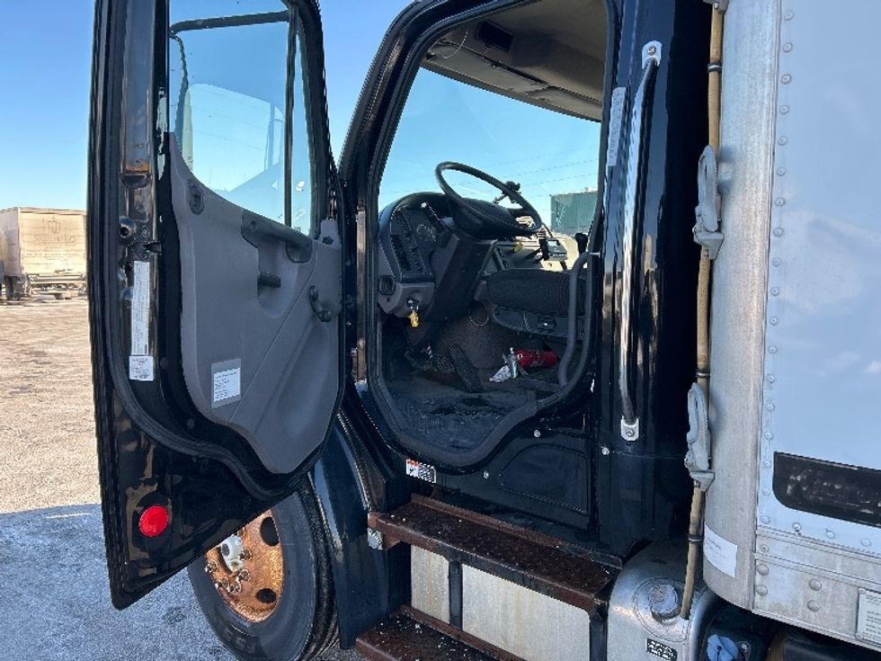 Refrigerated Truck-Light and Medium Duty Trucks-Freightliner-2015-M2-North Liberty-IA-121,584\n\t\tmiles-$ 41,000 - Image 16