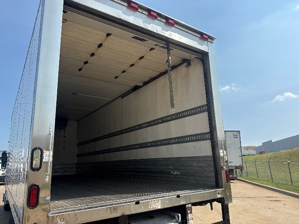 Refrigerated Truck-Light and Medium Duty Trucks-Freightliner-2016-M2-Arlington-TX-331,834\n\t\tmiles-$ 17,750 - Image 12