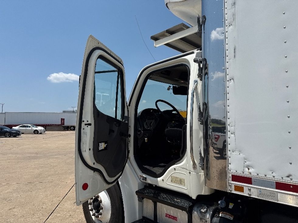 Refrigerated Truck-Light and Medium Duty Trucks-Freightliner-2016-M2-Arlington-TX-331,834\n\t\tmiles-$ 17,750 - Image 16