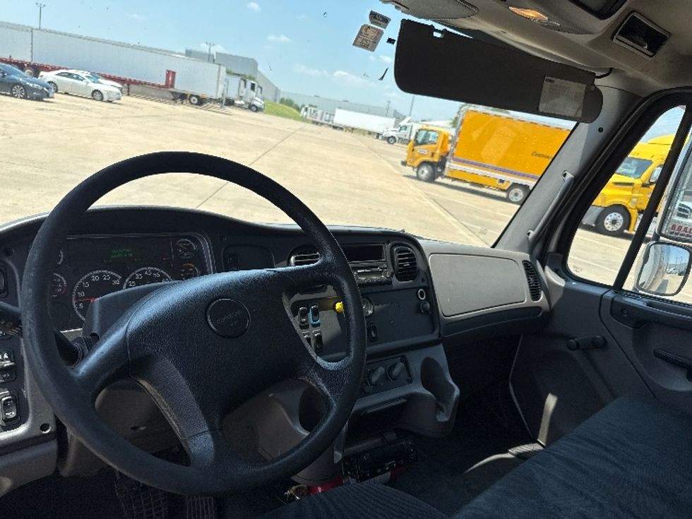 Refrigerated Truck-Light and Medium Duty Trucks-Freightliner-2016-M2-Arlington-TX-331,834\n\t\tmiles-$ 17,750 - Image 18