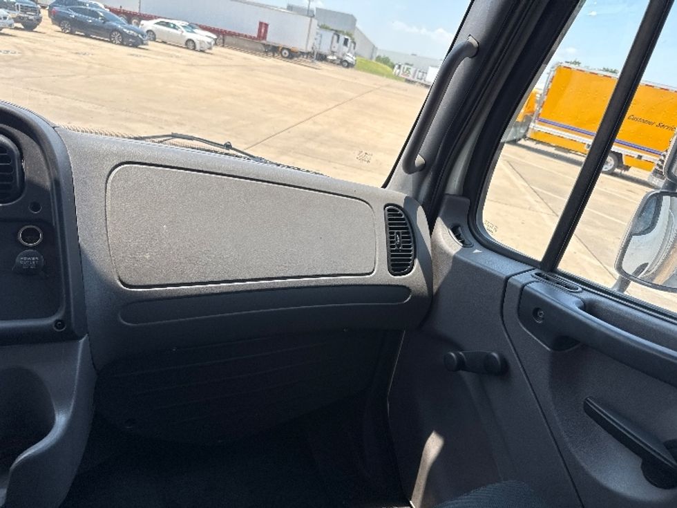 Refrigerated Truck-Light and Medium Duty Trucks-Freightliner-2016-M2-Arlington-TX-331,834\n\t\tmiles-$ 17,750 - Image 21