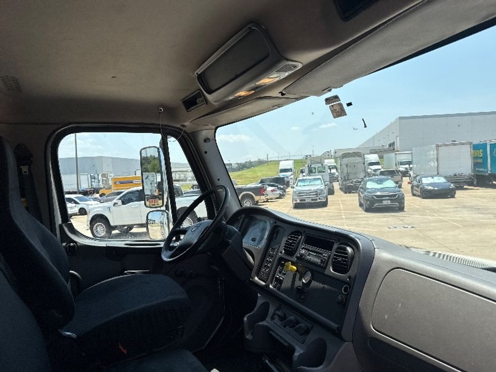 Refrigerated Truck-Light and Medium Duty Trucks-Freightliner-2016-M2-Arlington-TX-331,834\n\t\tmiles-$ 17,750 - Image 22