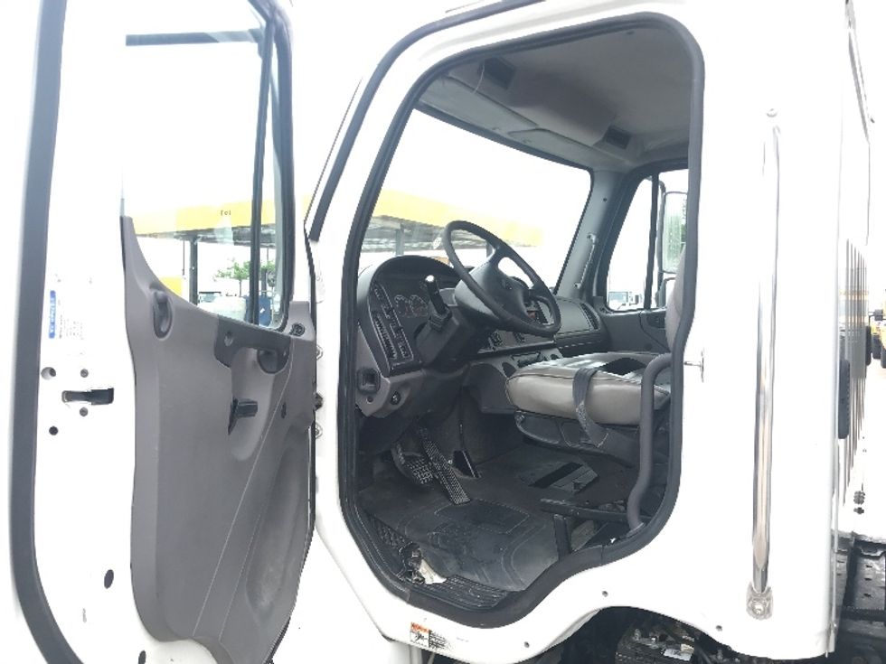 Refrigerated Truck-Light and Medium Duty Trucks-Freightliner-2016-M2-Beaumont-TX-184,307\n\t\tmiles-$ 35,000 - Image 16