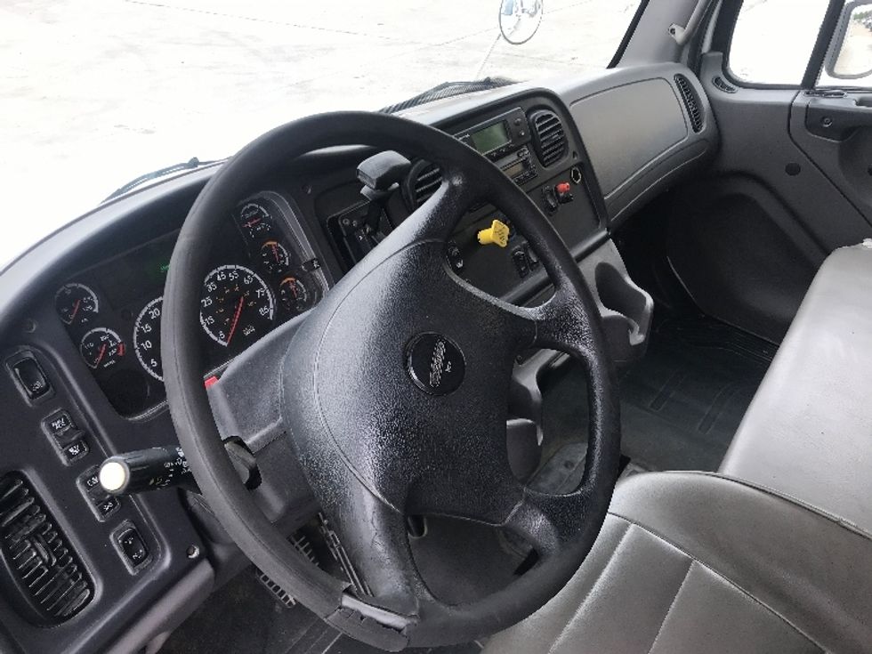 Refrigerated Truck-Light and Medium Duty Trucks-Freightliner-2016-M2-Beaumont-TX-184,307\n\t\tmiles-$ 35,000 - Image 17