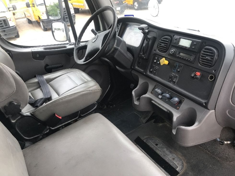 Refrigerated Truck-Light and Medium Duty Trucks-Freightliner-2016-M2-Beaumont-TX-184,307\n\t\tmiles-$ 35,000 - Image 22