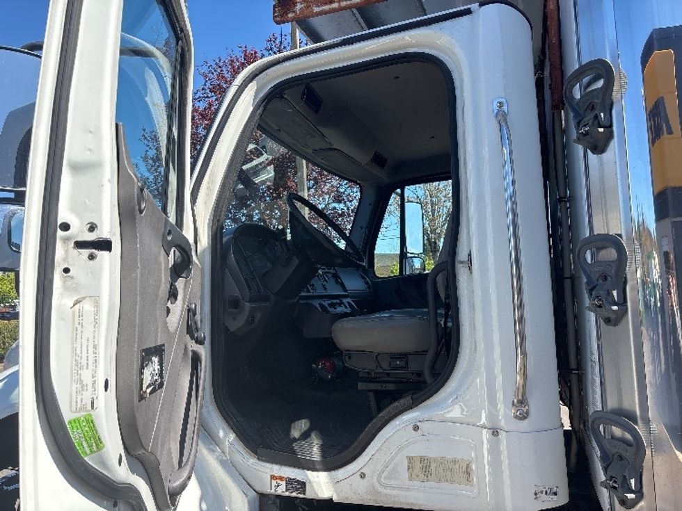 Refrigerated Truck-Light and Medium Duty Trucks-Freightliner-2016-M2-Clackamas-OR-383,037\n\t\tmiles-$ 27,250 - Image 16