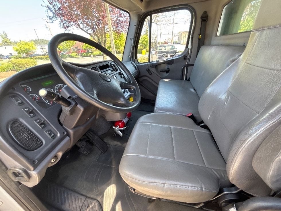 Refrigerated Truck-Light and Medium Duty Trucks-Freightliner-2016-M2-Clackamas-OR-383,037\n\t\tmiles-$ 27,250 - Image 17