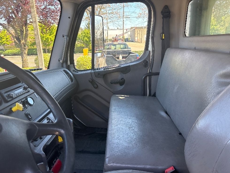 Refrigerated Truck-Light and Medium Duty Trucks-Freightliner-2016-M2-Clackamas-OR-383,037\n\t\tmiles-$ 27,250 - Image 19