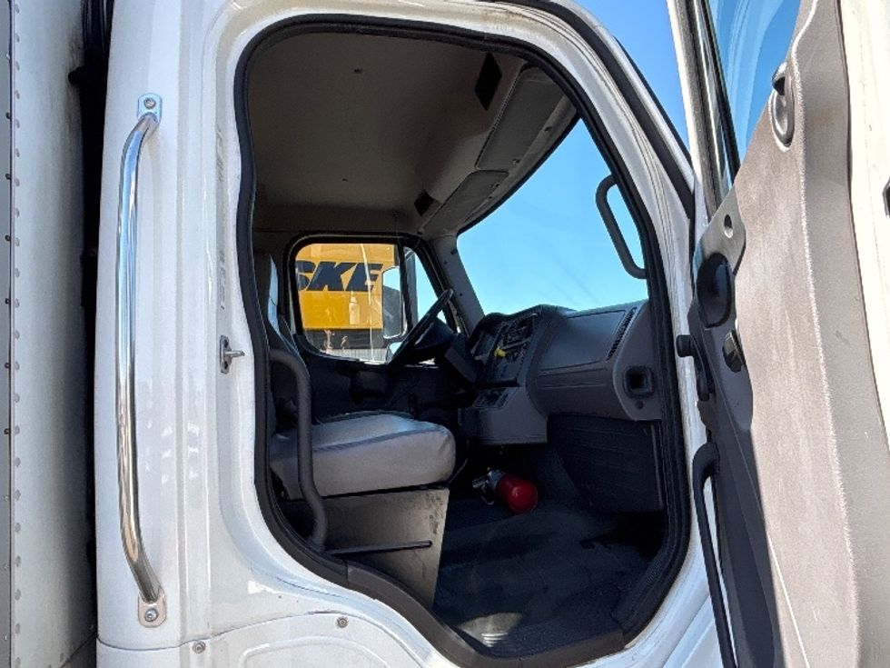 Refrigerated Truck-Light and Medium Duty Trucks-Freightliner-2016-M2-Clackamas-OR-383,037\n\t\tmiles-$ 27,250 - Image 20