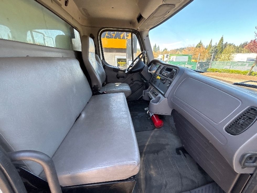 Refrigerated Truck-Light and Medium Duty Trucks-Freightliner-2016-M2-Clackamas-OR-383,037\n\t\tmiles-$ 27,250 - Image 22