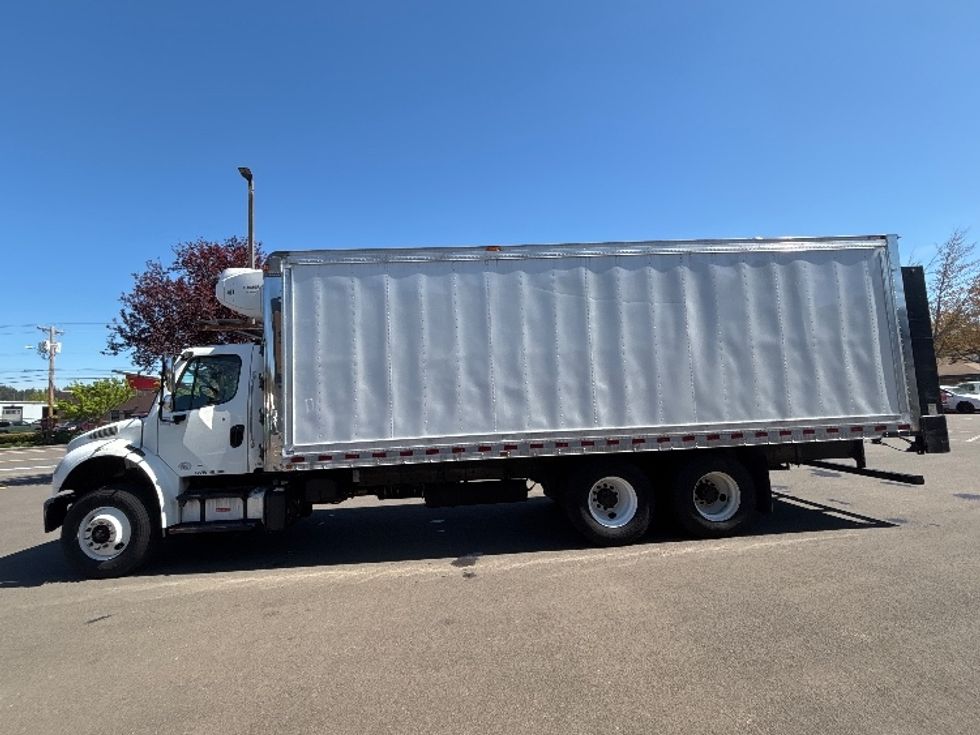 Refrigerated Truck-Light and Medium Duty Trucks-Freightliner-2016-M2-Clackamas-OR-383,037\n\t\tmiles-$ 27,250 - Image 4
