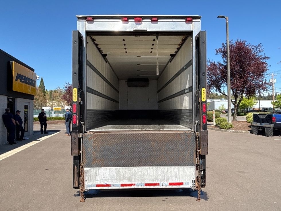 Refrigerated Truck-Light and Medium Duty Trucks-Freightliner-2016-M2-Clackamas-OR-383,037\n\t\tmiles-$ 27,250 - Image 8