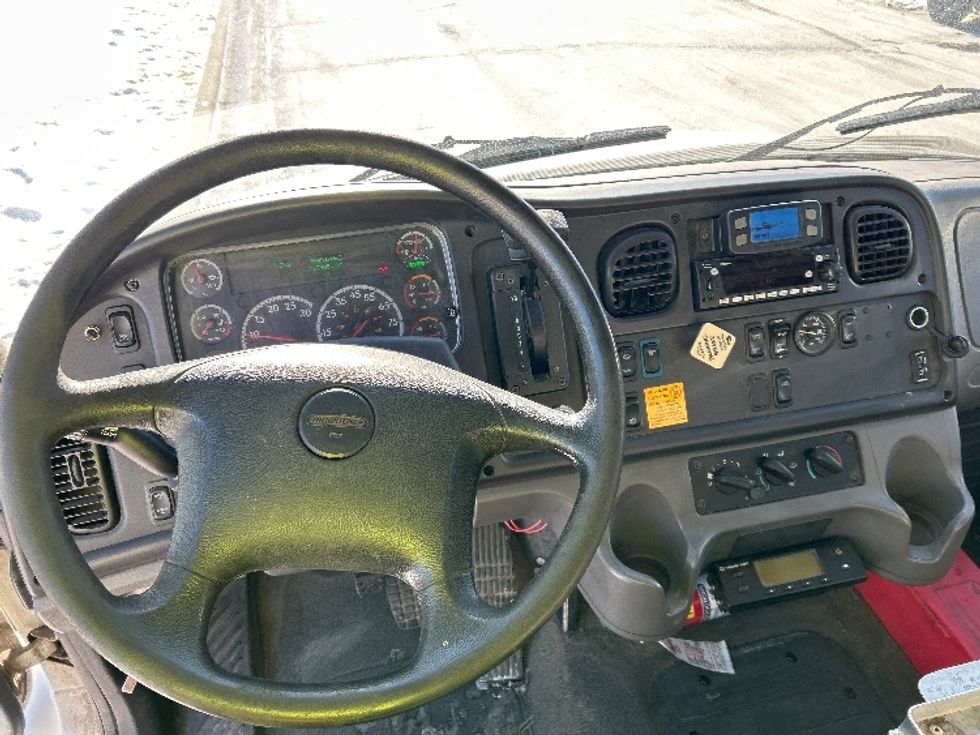 Refrigerated Truck-Light and Medium Duty Trucks-Freightliner-2016-M2-De Pere-WI-207,548\n\t\tmiles-$ 333,500 - Image 17