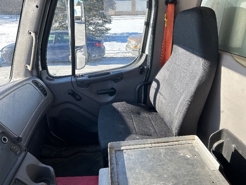 Refrigerated Truck-Light and Medium Duty Trucks-Freightliner-2016-M2-De Pere-WI-207,548\n\t\tmiles-$ 333,500 - Image 18