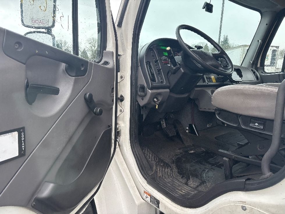 Refrigerated Truck-Light and Medium Duty Trucks-Freightliner-2016-M2-Everett-WA-389,390\n\t\tmiles-$ 28,500 - Image 16
