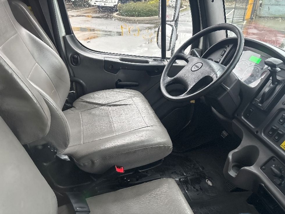 Refrigerated Truck-Light and Medium Duty Trucks-Freightliner-2016-M2-Everett-WA-389,390\n\t\tmiles-$ 28,500 - Image 22