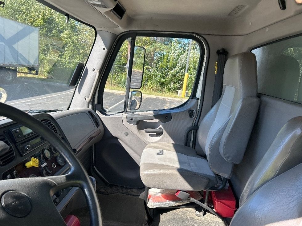 Refrigerated Truck-Light and Medium Duty Trucks-Freightliner-2016-M2-Fredonia-NY-189,406\n\t\tmiles-$ 38,500 - Image 18