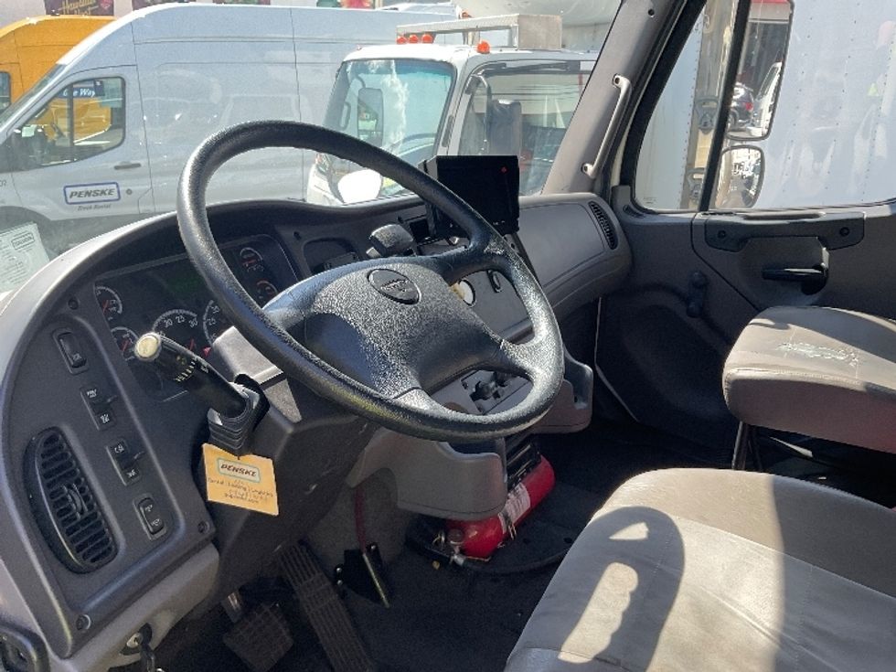 Refrigerated Truck-Light and Medium Duty Trucks-Freightliner-2016-M2-Honolulu-HI-169,106\n\t\tmiles-$ 51,750 - Image 17