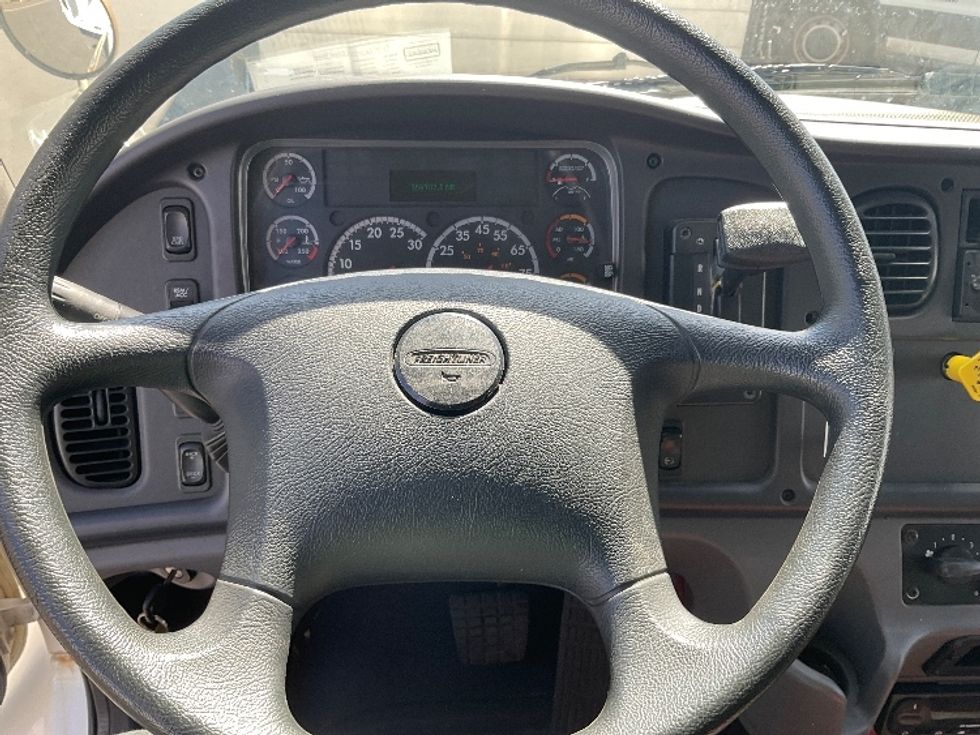 Refrigerated Truck-Light and Medium Duty Trucks-Freightliner-2016-M2-Honolulu-HI-169,106\n\t\tmiles-$ 51,750 - Image 18