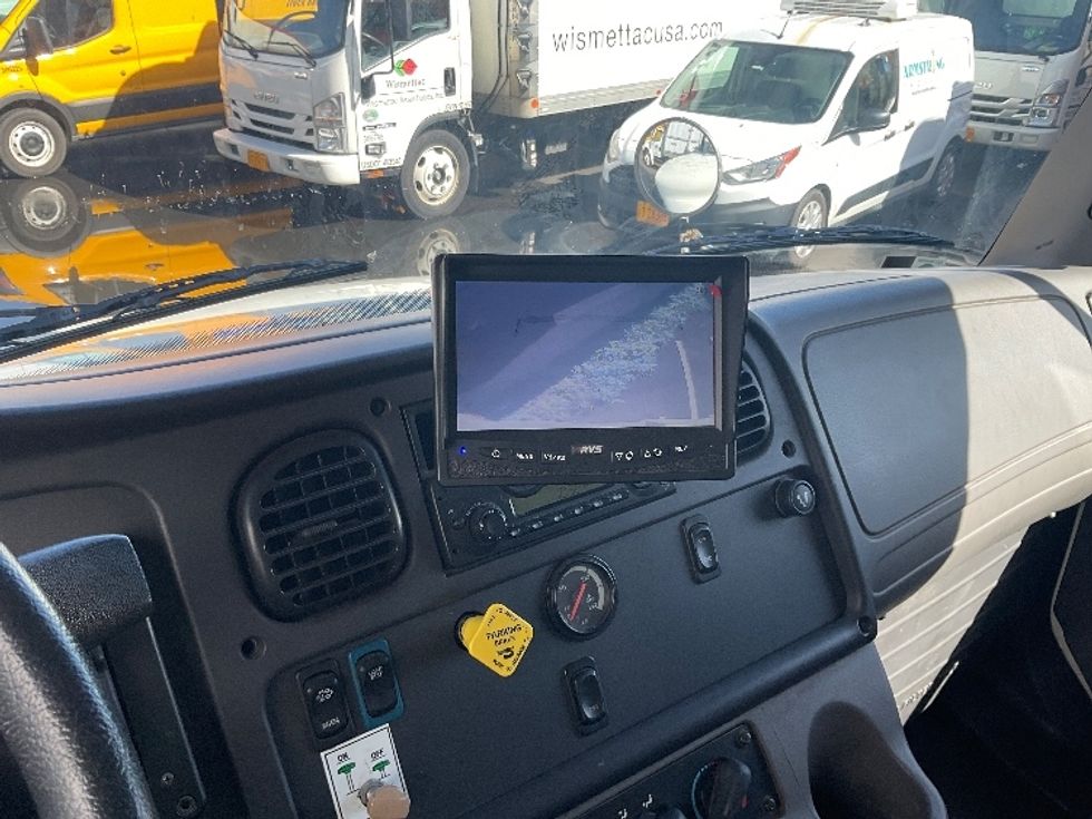 Refrigerated Truck-Light and Medium Duty Trucks-Freightliner-2016-M2-Honolulu-HI-169,106\n\t\tmiles-$ 51,750 - Image 24