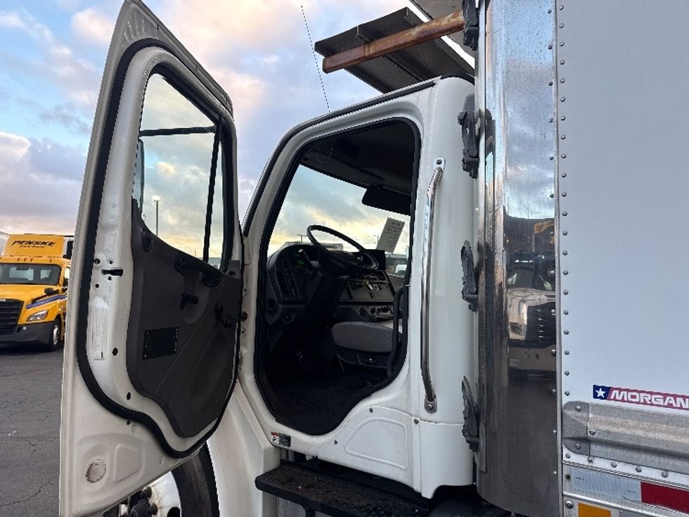 Refrigerated Truck-Light and Medium Duty Trucks-Freightliner-2016-M2-La Mirada-CA-132,636\n\t\tmiles-$ 47,250 - Image 16